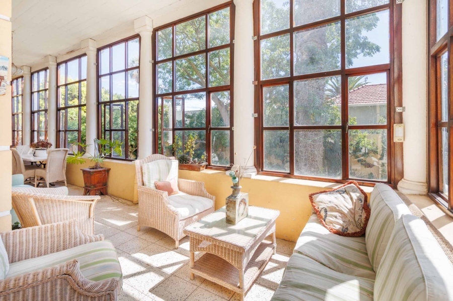 6 Bedroom Property for Sale in Fresnaye Western Cape